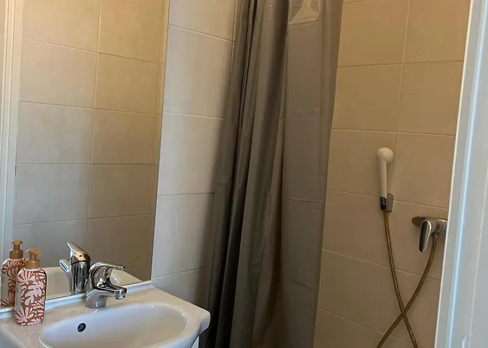 Central Hotel *